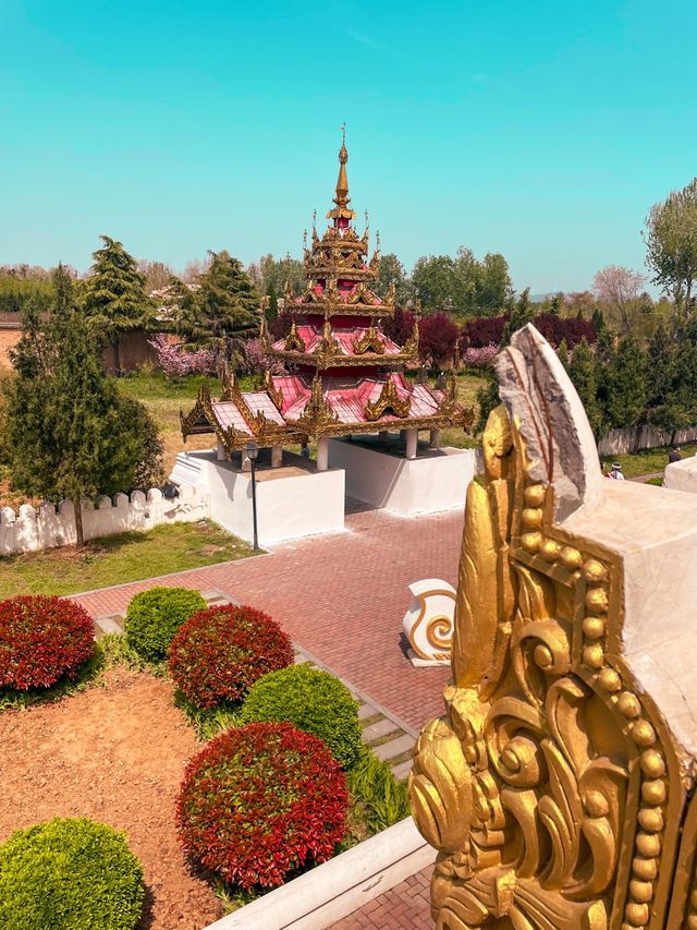The international temples of Luoyang 