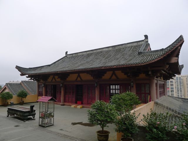 一座現代寺廟——都匀九龍寺