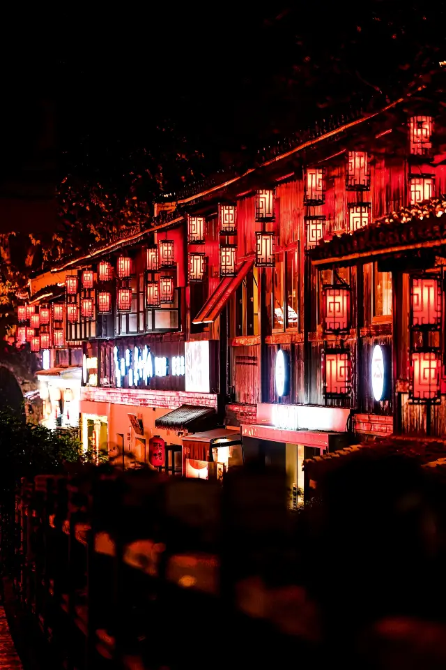 Hangzhou | Xiaohe Straight Street | An old street full of life