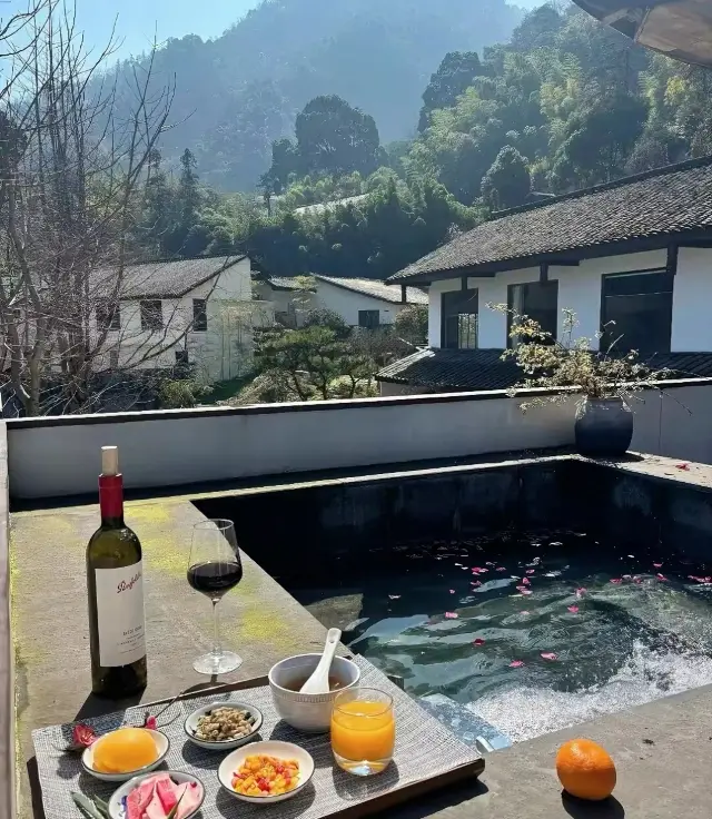 가족들은 더 이상 숨기지 않는 절경의 사적인 온천입니다