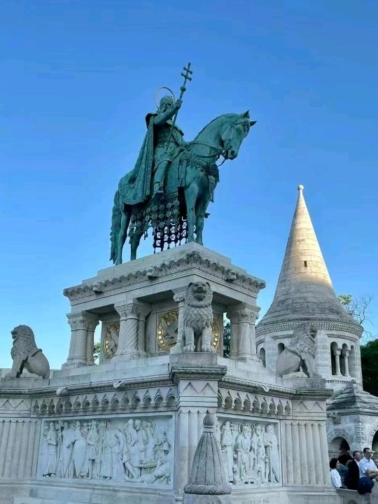 Stunning Castle in Budapest Hungary😍❤️