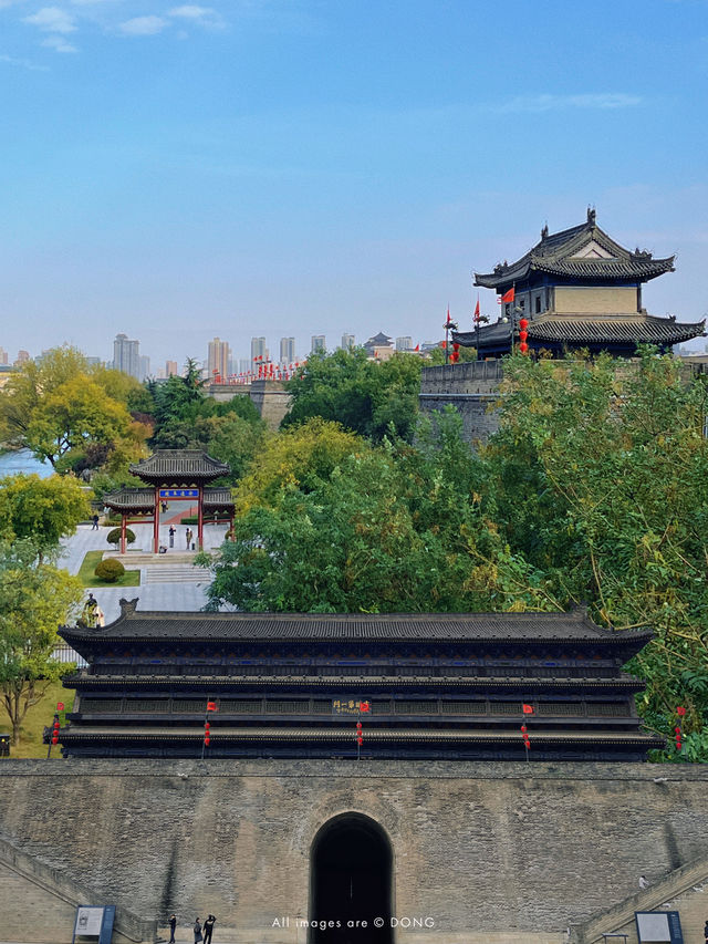 When visiting Xi'an, one must surely make a trip to the Xi'an City Wall, right? When visiting Xi'an, one must surely make a trip to the Xi'an City Wall, right?
