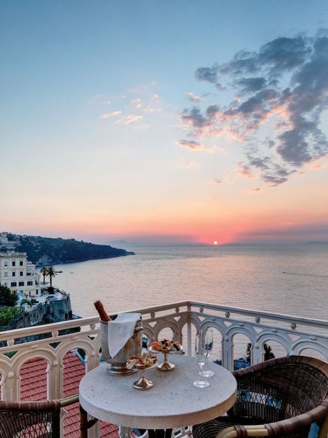🌟 Sorrento's Gem: Grand Hotel Excelsior Vittoria 🌟