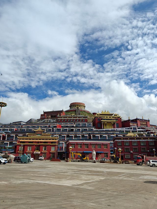 震後涅槃重生的薩迦大寺（玉樹）