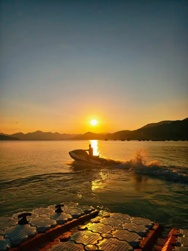 ที่พักริมทะเลเซี่ยผู่ พบกับงานเลี้ยงพระอาทิตย์ตกที่สวยงาม