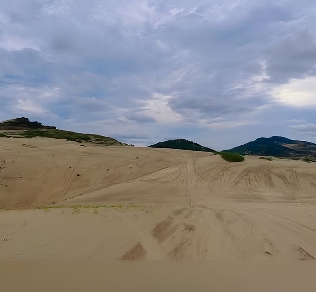 《內蒙古赤峰玉龍沙湖，景點攻略》。