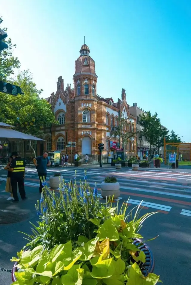 Qingdao Silver Fish Lane Guide.