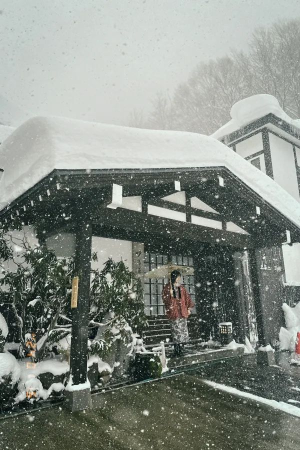 Experience the Unique Charm of Nyuto Onsenkyo's Tsurunoyu and Taenoyu