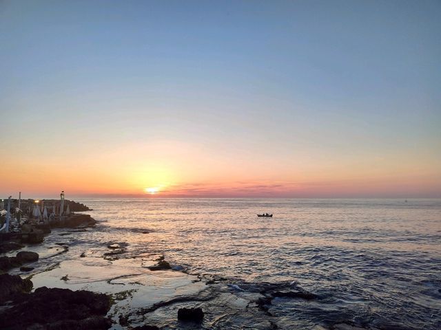 Sunset at Raouche Rocks: A Breathtaking Beirut Experience 🌅