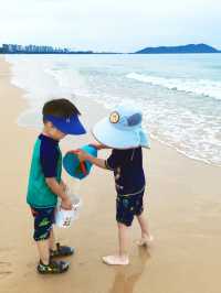 奔赴海口沙灘，擁抱湛藍大海與金色暖陽