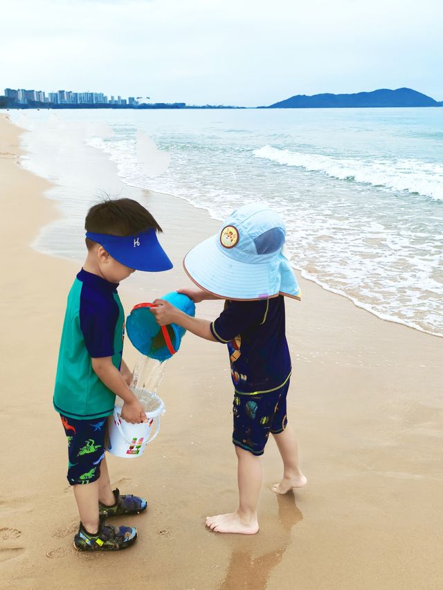 奔赴海口沙灘，擁抱湛藍大海與金色暖陽