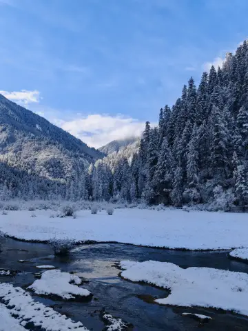 速來三月九寨，仍是銀裝素裹。