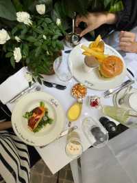 Magical restaurant in Paris