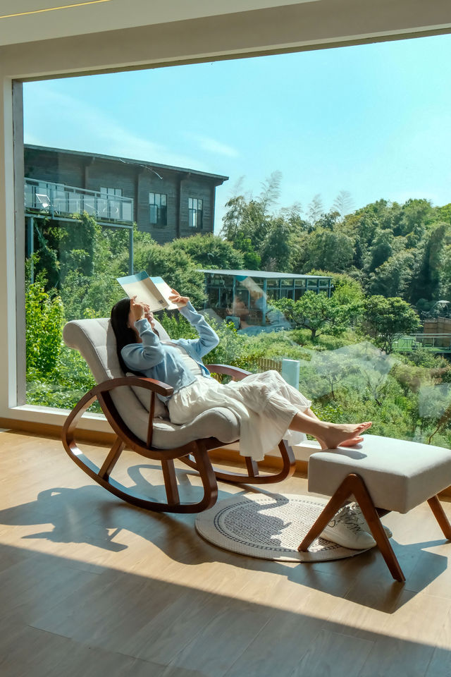 觀雲民宿，孩子的自然課堂  暑假了，跟媽媽一起來到見吾鄉・觀雲度假酒店，這裡搖身一變成為生動的自然課