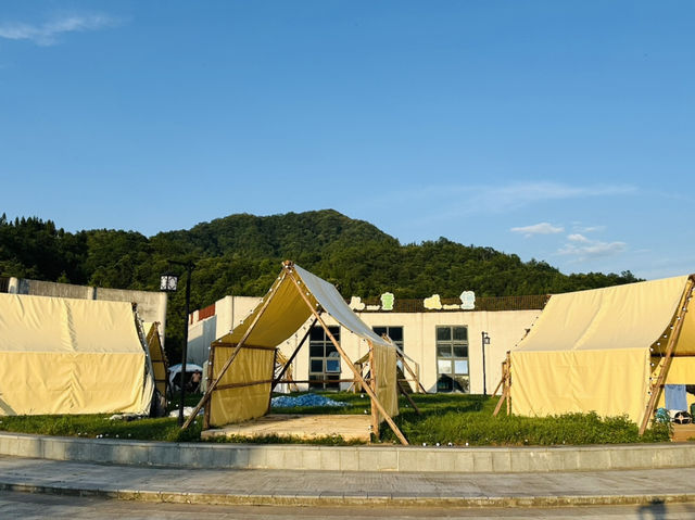 在太陽下的太陽湖水上遊樂中心 在太陽下的太陽湖水上遊樂中心