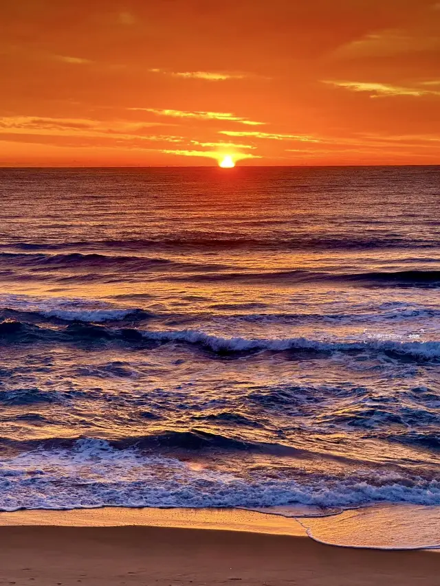 Golden Coast | The Golden Waves at Dusk