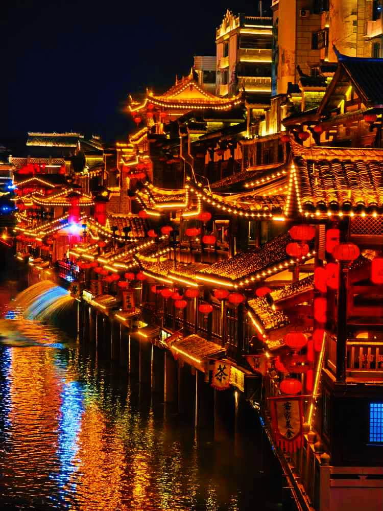 I thought Fenghuang Ancient Town was already beautiful until I came here