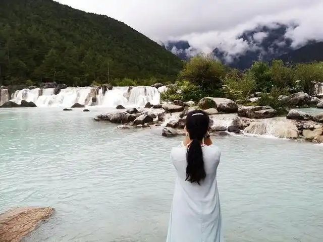 麗江秋暮，巷裡棲居
