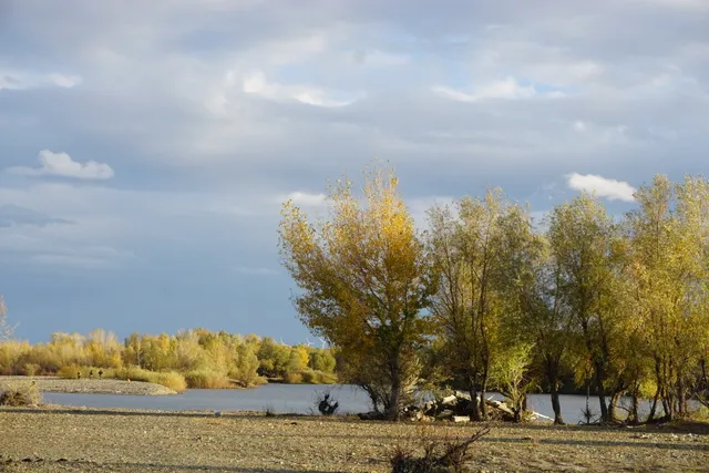 阿勒泰美翻的五彩灘