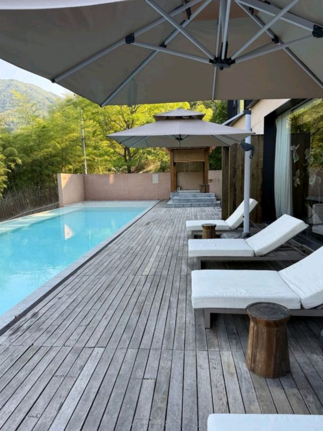 竹林秘境裡的侘寂溫泉美學 竹林秘境裡的侘寂溫泉美學