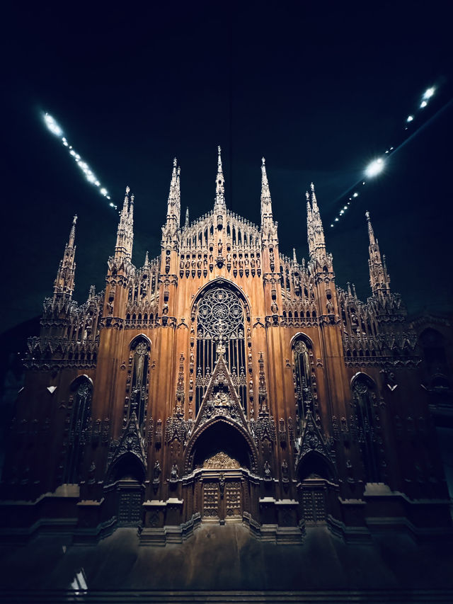 米蘭大教堂入內後免費的教堂博物館！！！