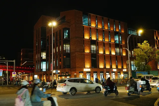 陶溪川的夜，是瓷與光的詩