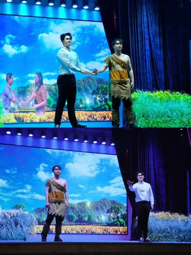 在黔陽古城裡愛國氛圍拉滿直擊心靈的紅色主題演出