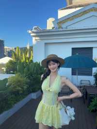 在版納告莊星光夜市的喧囂旁，竟藏著這樣一處靜謐花園