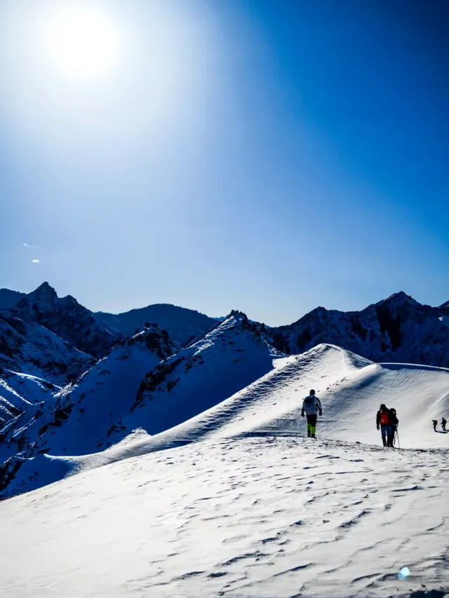 烏魯木齊冬日徒步 | 小眾冰瀑徒步秘境 烏魯木齊冬日徒步 | 小眾冰瀑徒步秘境