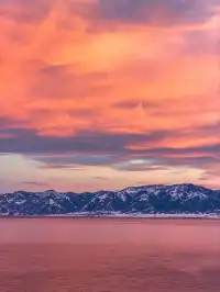 賽里木湖的絕美粉調日出