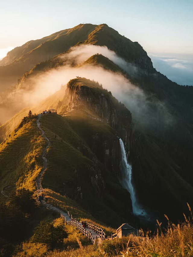 冬日帶娃登武功山!省力不費媽親子徒步攻略 冬日帶娃登武功山!省力不費媽親子徒步攻略