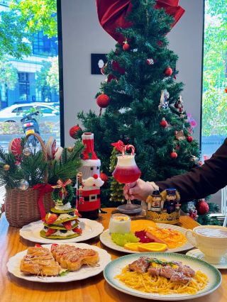 Christmas afternoon tea that's been all over my WeChat Moments in Jiangmen!