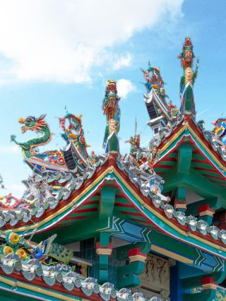 Besides the Zuoer Tiantai, the 400-year-old Zhenjun Palace on Dongshan Island holds many surprises.