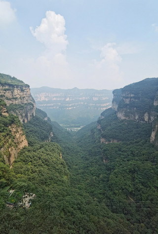 Linzhou Slow Travel | Mountains and Rivers Reveal Character, Stay at the Super Healing Qianna Qianxun. Head to Linzhou for a rendezvous with the Taihang Mountains and their revolutionary heritage! Here you'll find magnificent scenery...