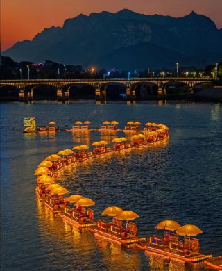 สถานที่สำคัญแห่งใหม่ยามค่ำคืนในจางเจียเจี้ย: คู่มือเที่ยวเมืองโบราณต้าหยงที่ได้รับการฟื้นฟู