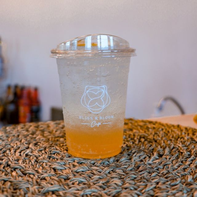 Bliss & Bloom cafe คาเฟ่ดีไซน์สวย กลางทุ่งดอกไม้