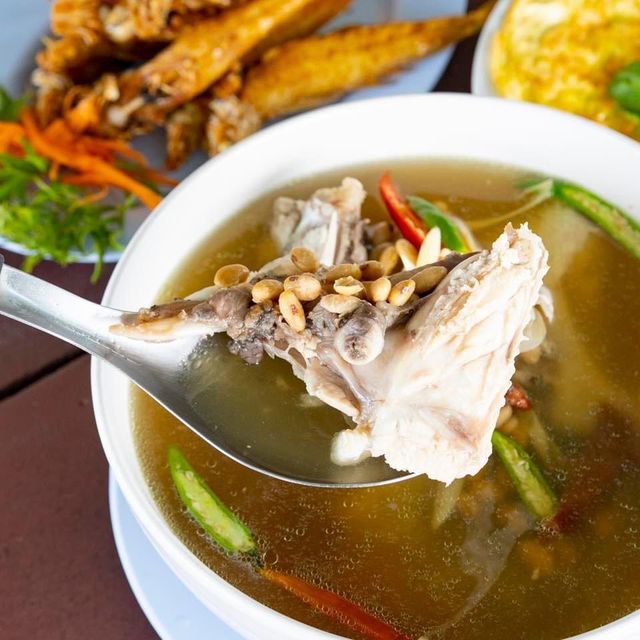 อร่อยฟินกินในแพ อาหารซีฟู้ดสด