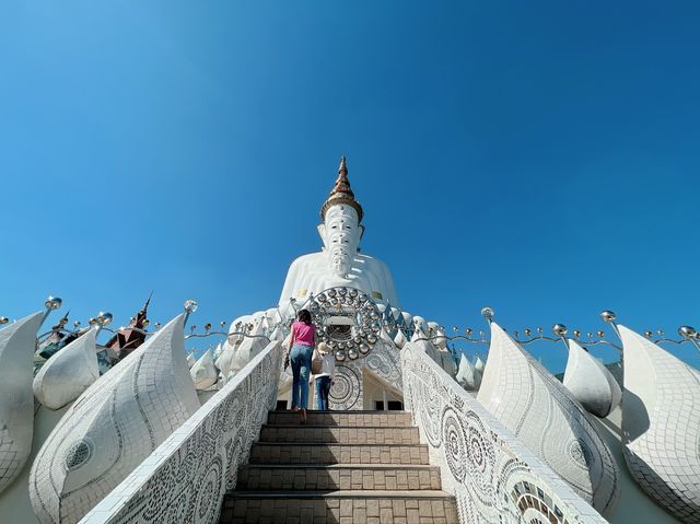 วัดพระธาตุผาซ่อนแก้ว