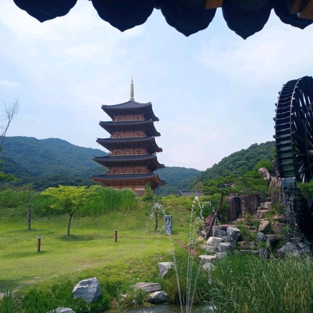 무궁화공원과 김천시립박물관앞 사명대사공원 대형물레방아