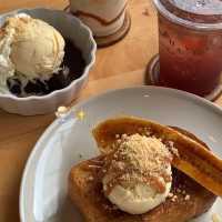 Have a Toast Day cafe’