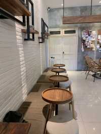 【インドネシア】フレンドリーな店員さんが魅力 Oak Tree
