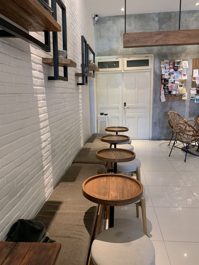 【インドネシア】フレンドリーな店員さんが魅力 Oak Tree