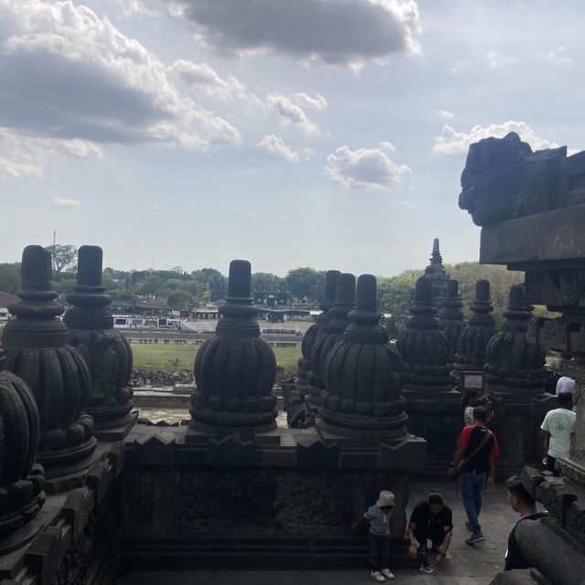 ジョクジャカルタの古代ヒンドゥー教寺院【プランバナン寺院群】