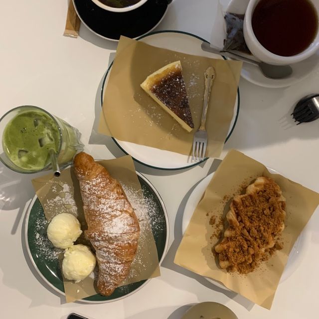 coffee time @ Kopi Daun Cafe