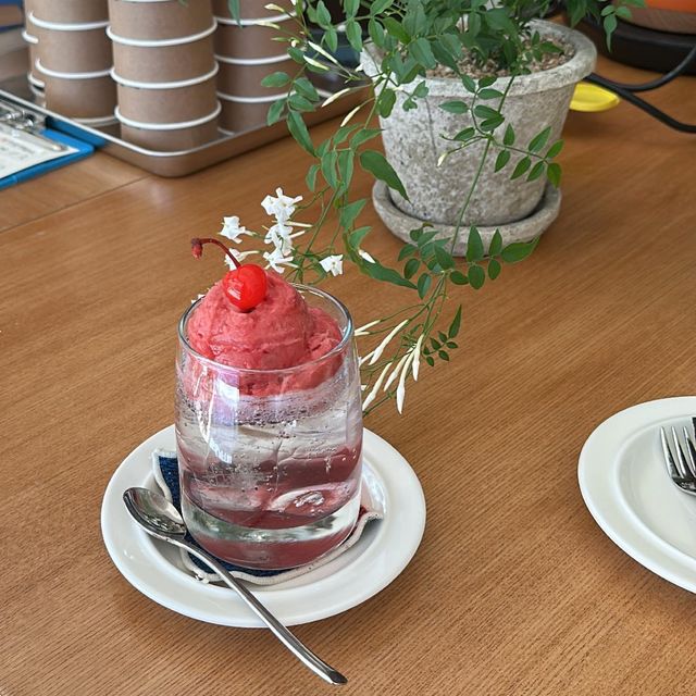 날이 더워지면 예쁜 자두 에이드 어때요? 🍒