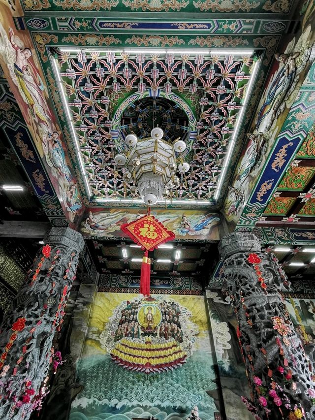 Spectacular Hilltop Buddist temple in Penang