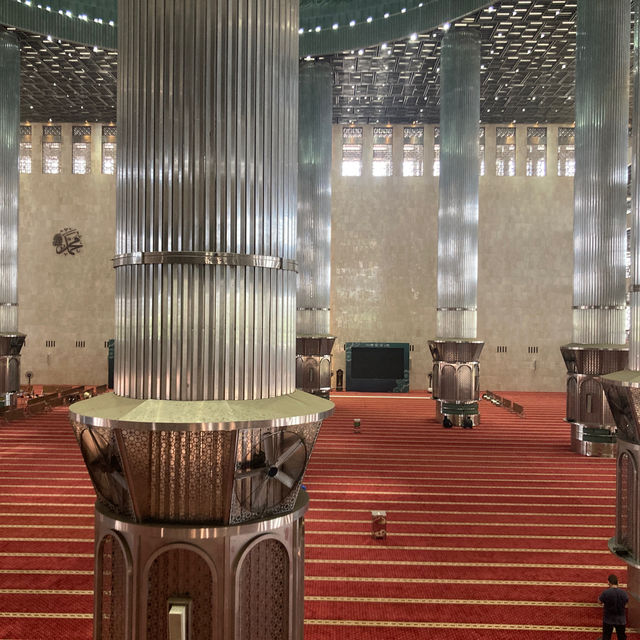 ここは必見　ジャカルタ最大のモスク【イスティクラル大モスク】