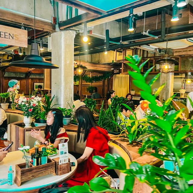 สวนผักโอ้กะจู๋ ร้านดังเชียงใหม่กลางสยามแสควร์ ซอย2