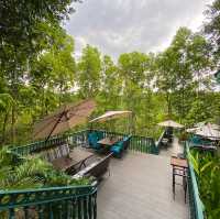 รีสอตหรูหราบนหุบเขาในธีมรถไฟ