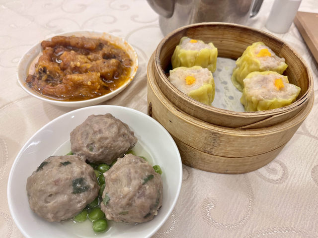 兄弟大飯店「梅花廳」懷舊推車飲茶